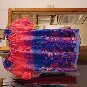 Baby doll short sleeve shirt very soft  ever worn says 2X but could be large